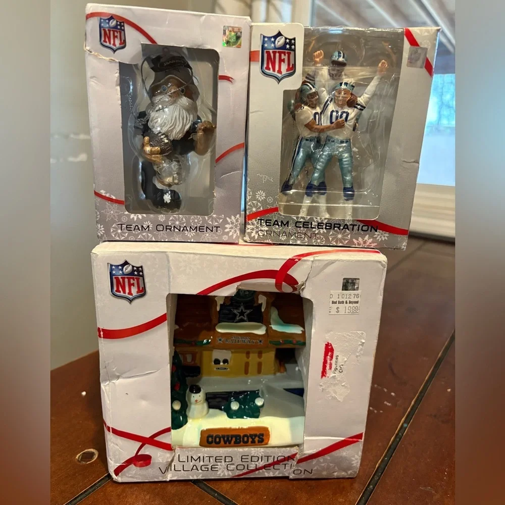 Vintage Dallas Cowboys Christmas Village Ceramic House and 2 Ornaments NIB